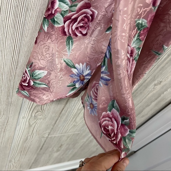 Vintage soft sensations mauve floral silky slit with lace and slit sides medium - Picture 5 of 5